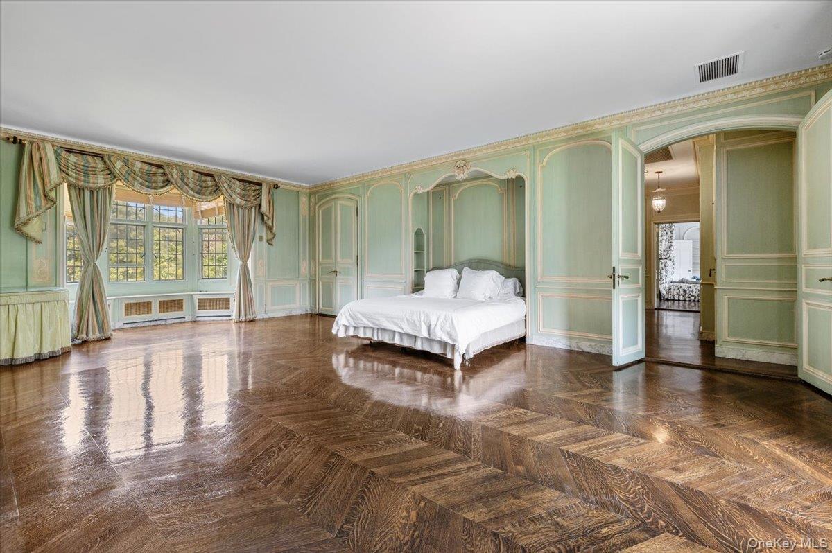 127 Horseshoe Road, Mill Neck, NY 11765