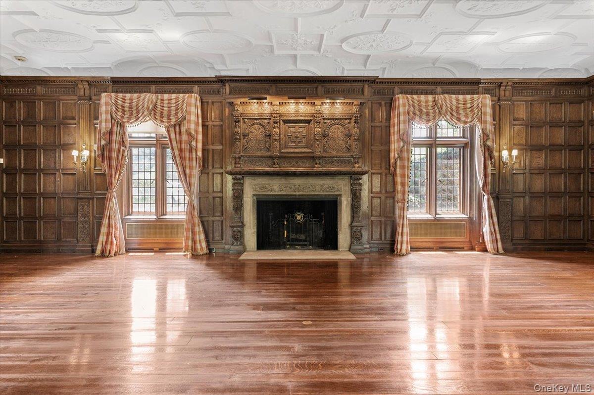 127 Horseshoe Road, Mill Neck, NY 11765