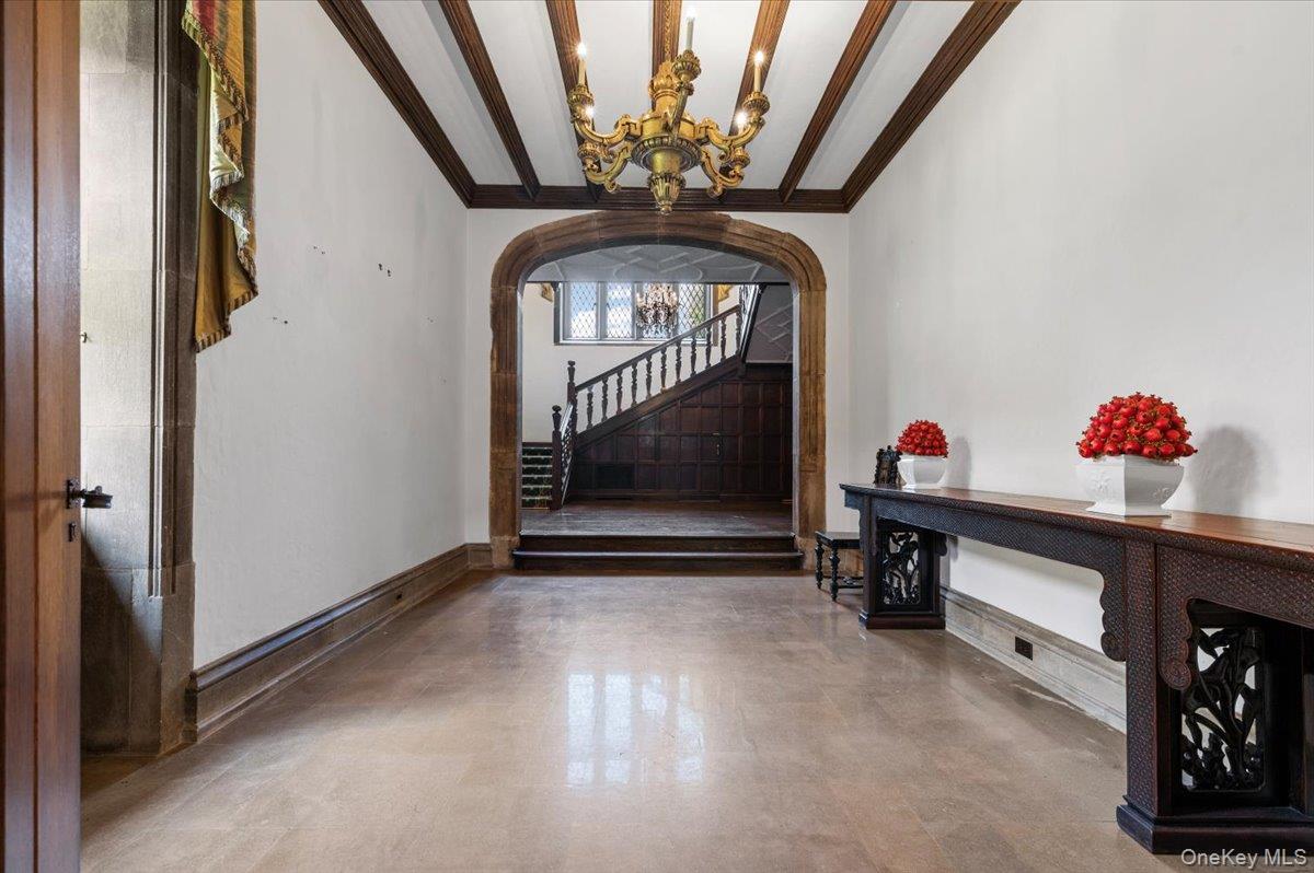 127 Horseshoe Road, Mill Neck, NY 11765