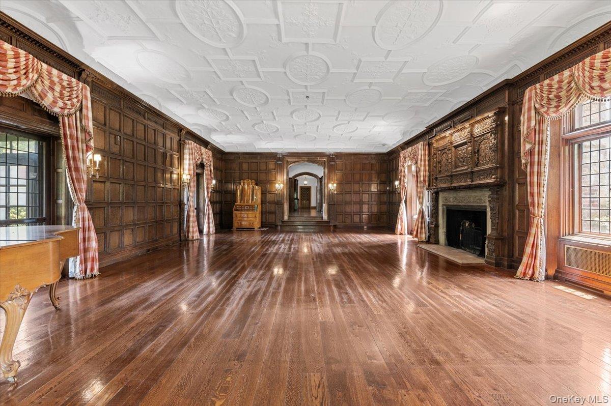 127 Horseshoe Road, Mill Neck, NY 11765