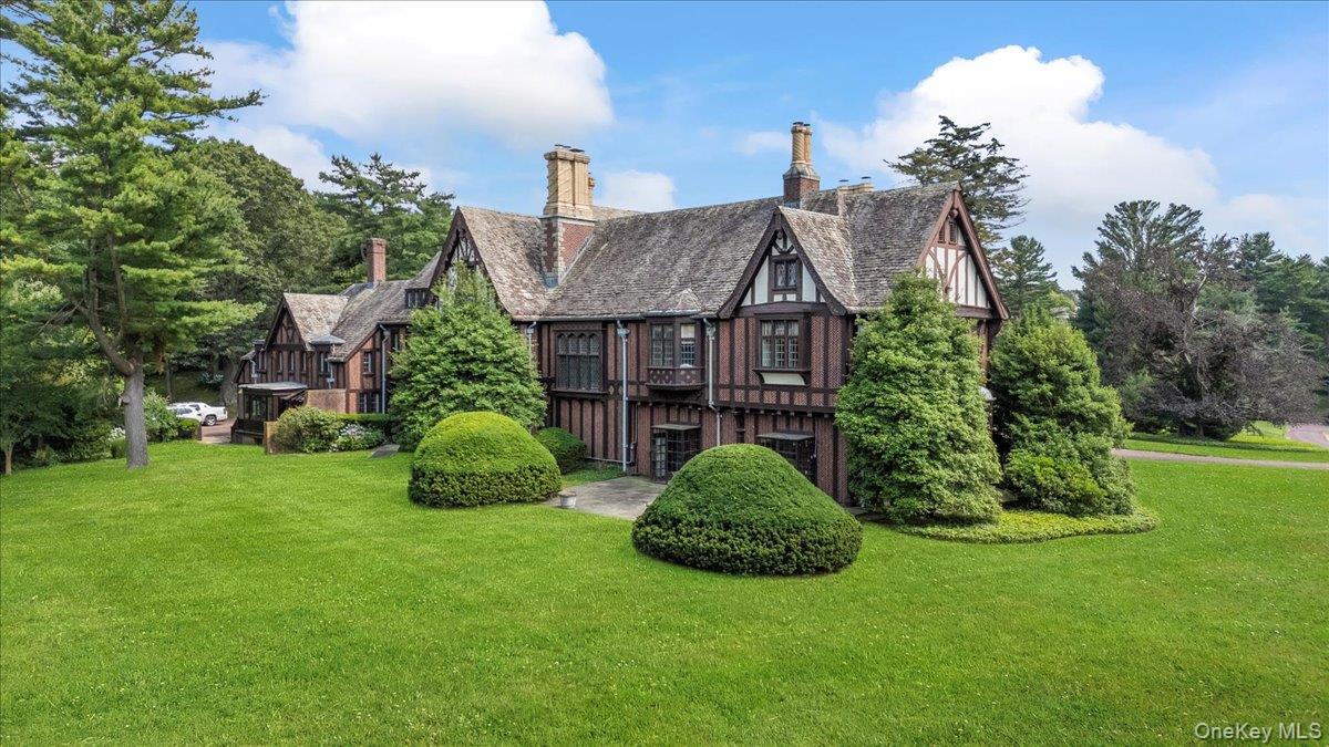 127 Horseshoe Road, Mill Neck, NY 11765