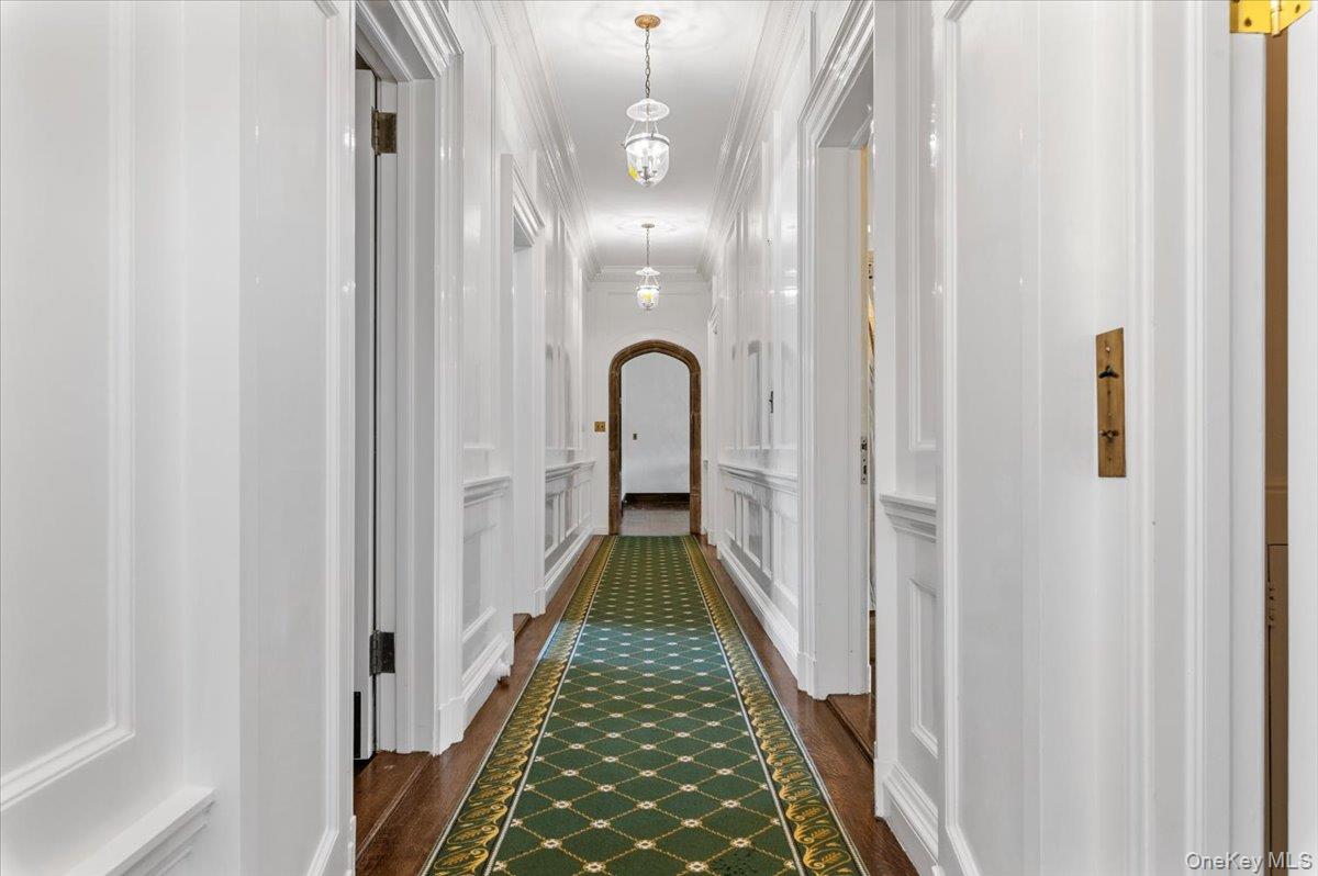 127 Horseshoe Road, Mill Neck, NY 11765