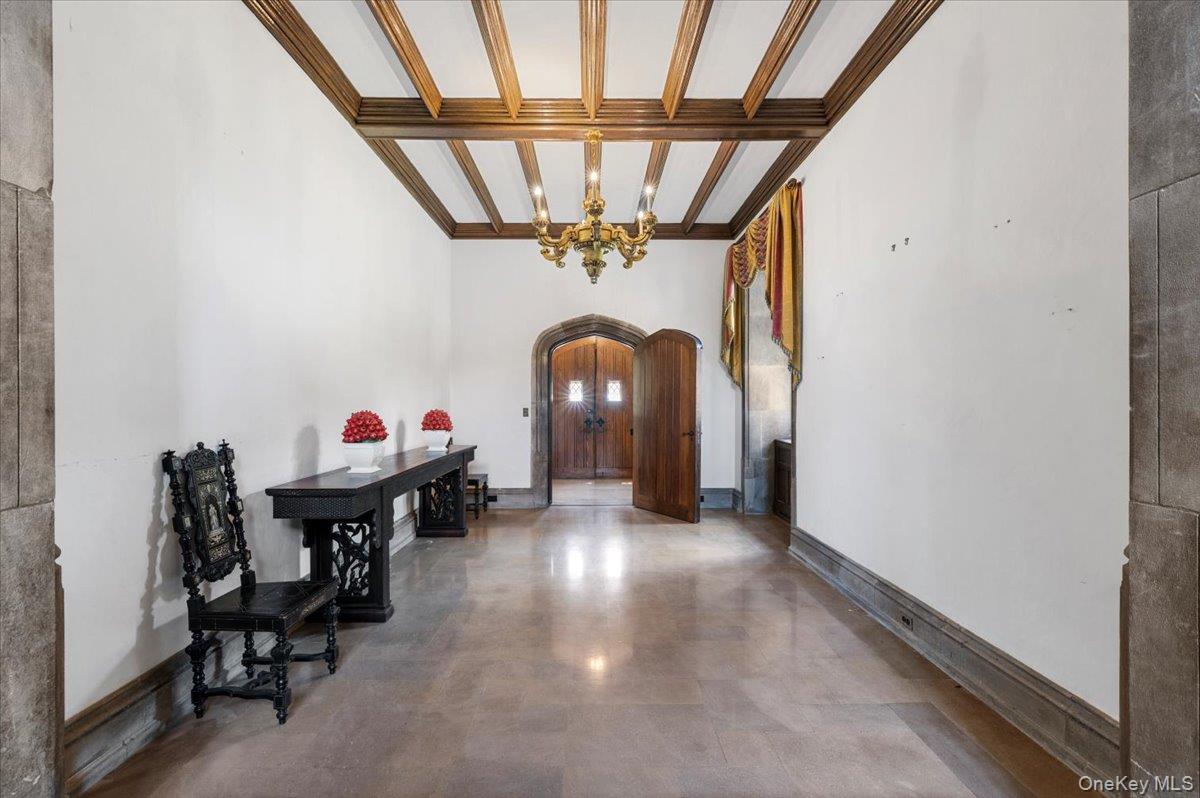 127 Horseshoe Road, Mill Neck, NY 11765