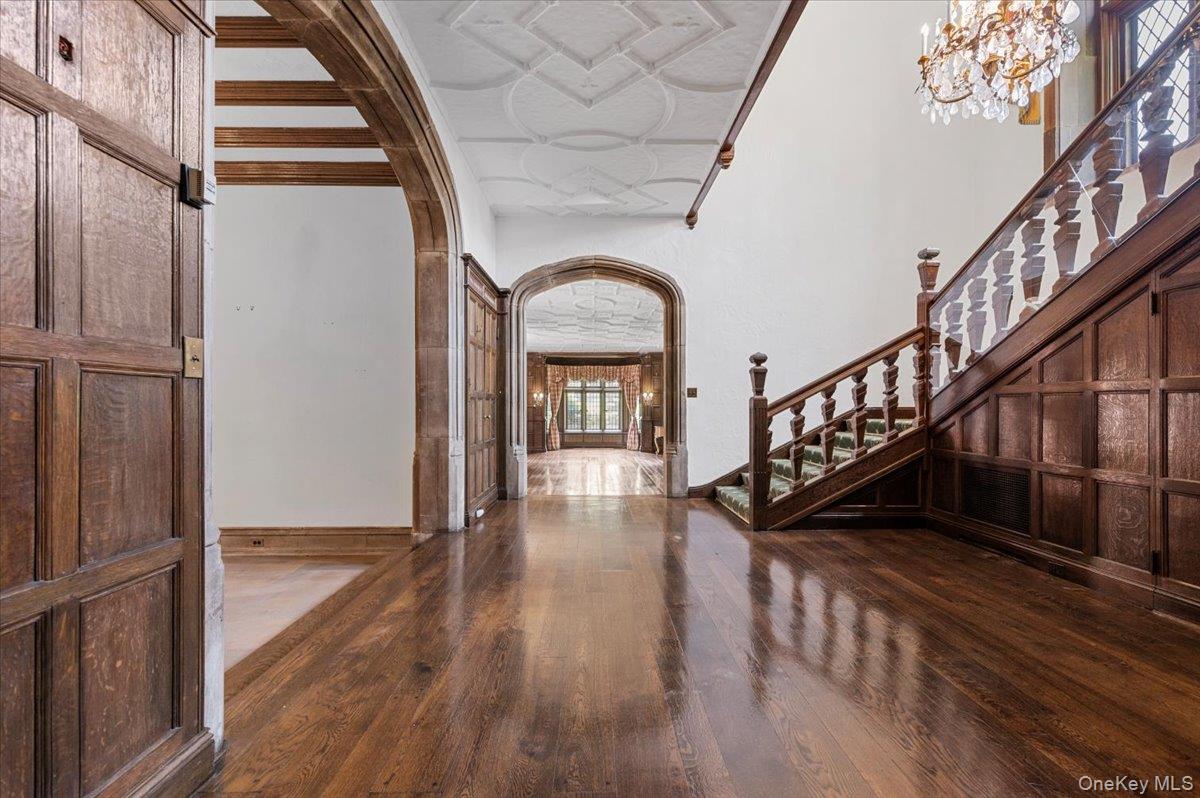 127 Horseshoe Road, Mill Neck, NY 11765