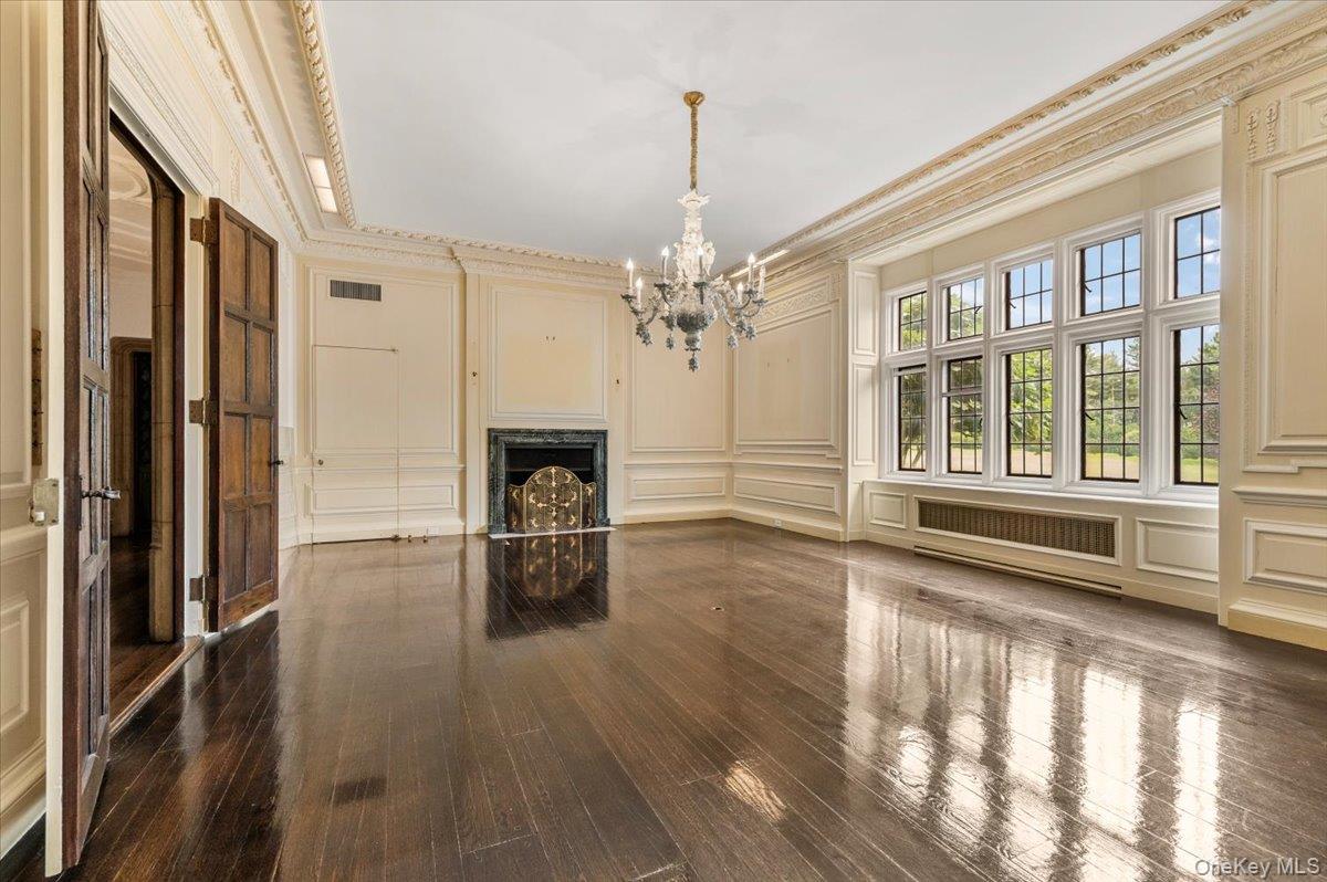 127 Horseshoe Road, Mill Neck, NY 11765