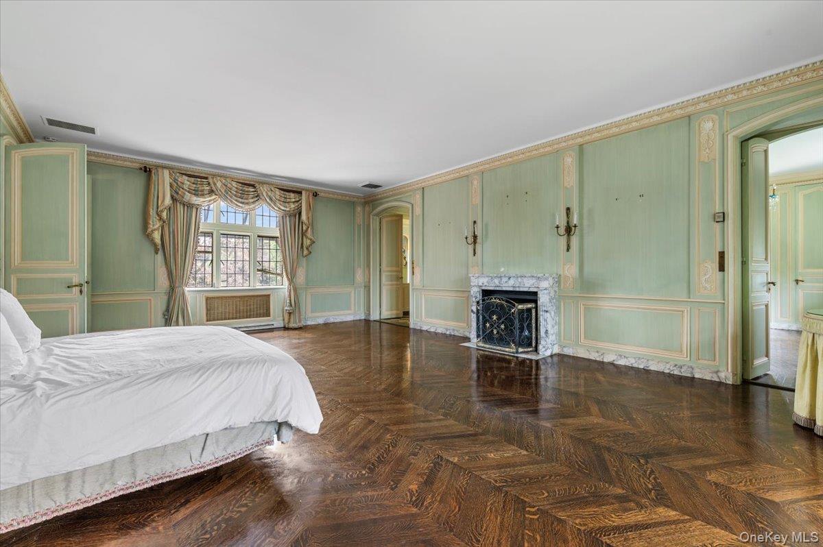 127 Horseshoe Road, Mill Neck, NY 11765