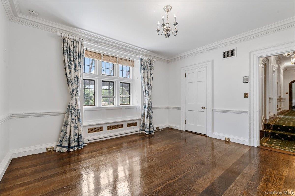 127 Horseshoe Road, Mill Neck, NY 11765