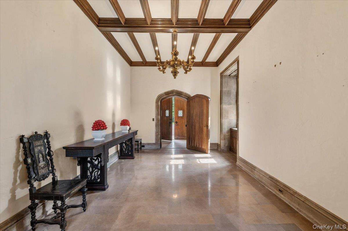 127 Horseshoe Road, Mill Neck, NY 11765