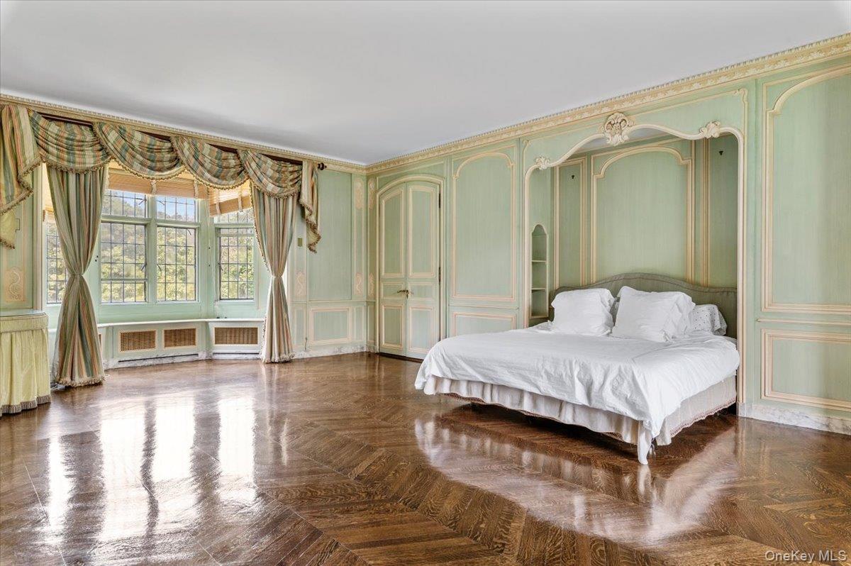 127 Horseshoe Road, Mill Neck, NY 11765