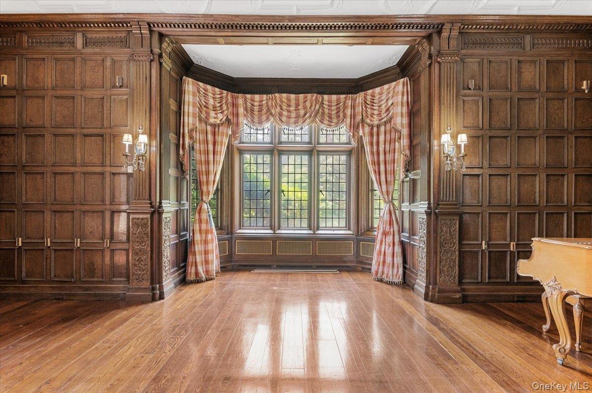 127 Horseshoe Road, Mill Neck, NY 11765