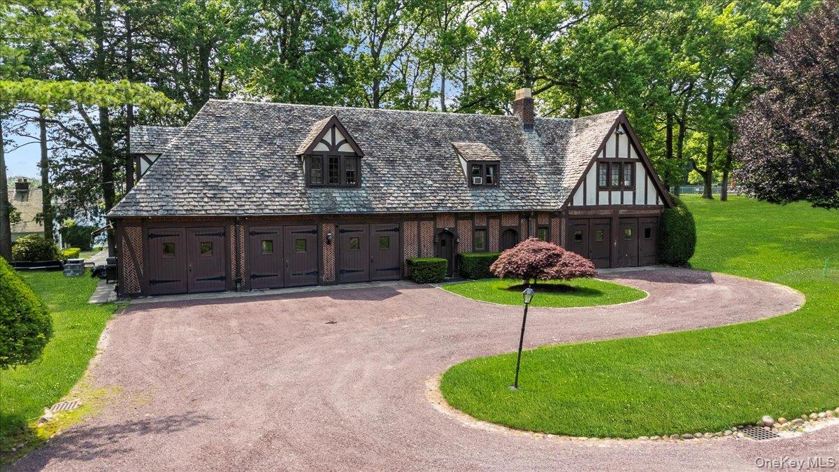 127 Horseshoe Road, Mill Neck, NY 11765