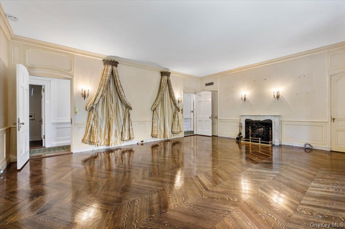 127 Horseshoe Road, Mill Neck, NY 11765