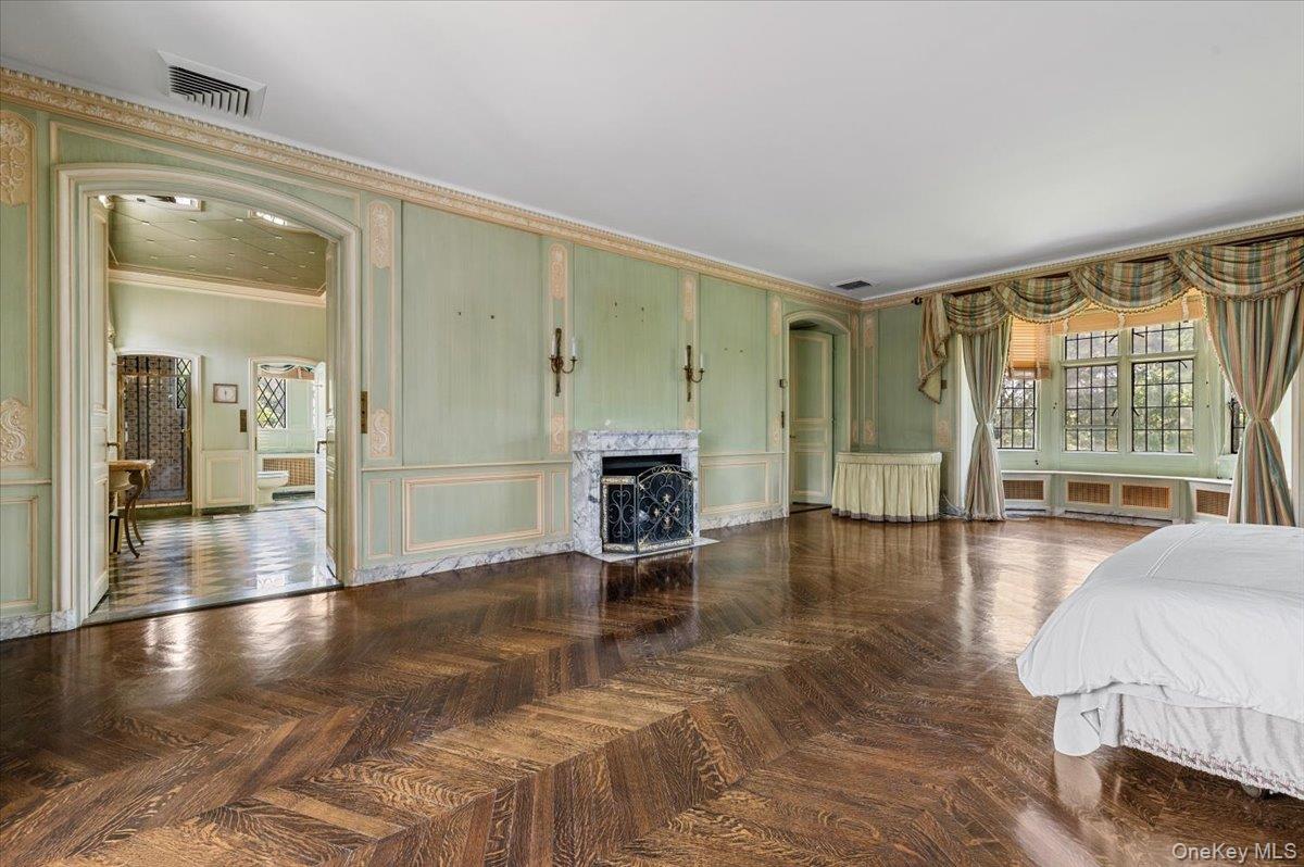 127 Horseshoe Road, Mill Neck, NY 11765