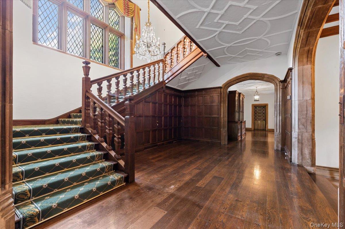 127 Horseshoe Road, Mill Neck, NY 11765