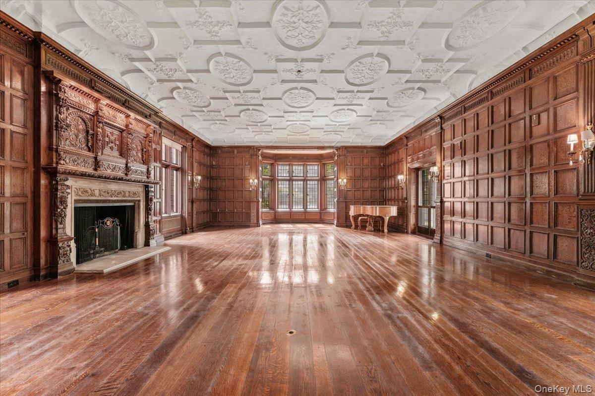 127 Horseshoe Road, Mill Neck, NY 11765