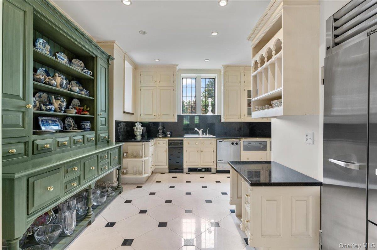 127 Horseshoe Road, Mill Neck, NY 11765