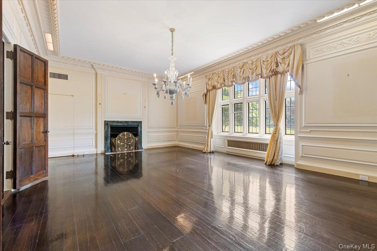 127 Horseshoe Road, Mill Neck, NY 11765