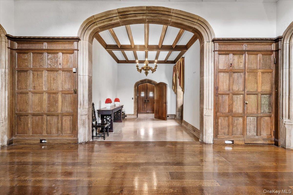 127 Horseshoe Road, Mill Neck, NY 11765