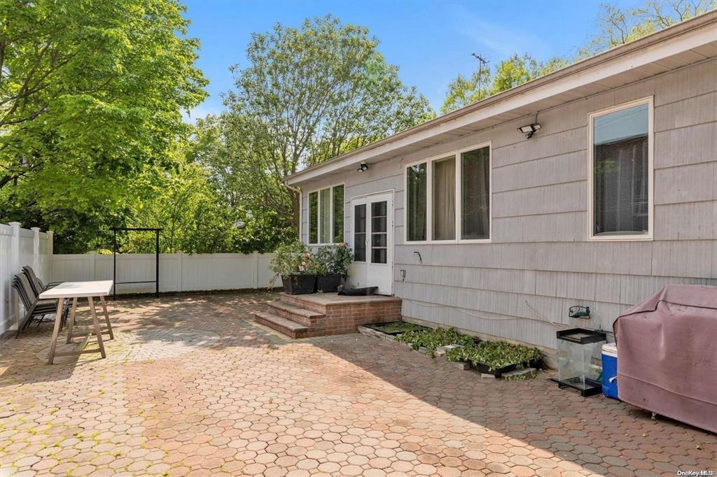 7 Henry Street, Great Neck, NY 11023