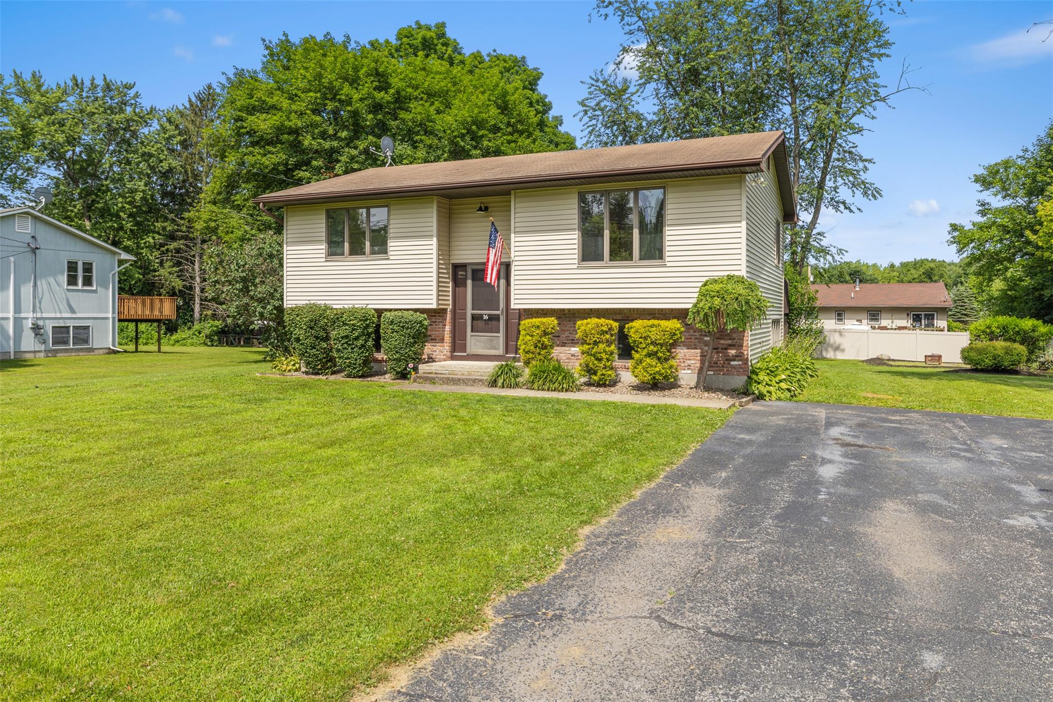 16 Orchard Lane, Highland, NY 12528