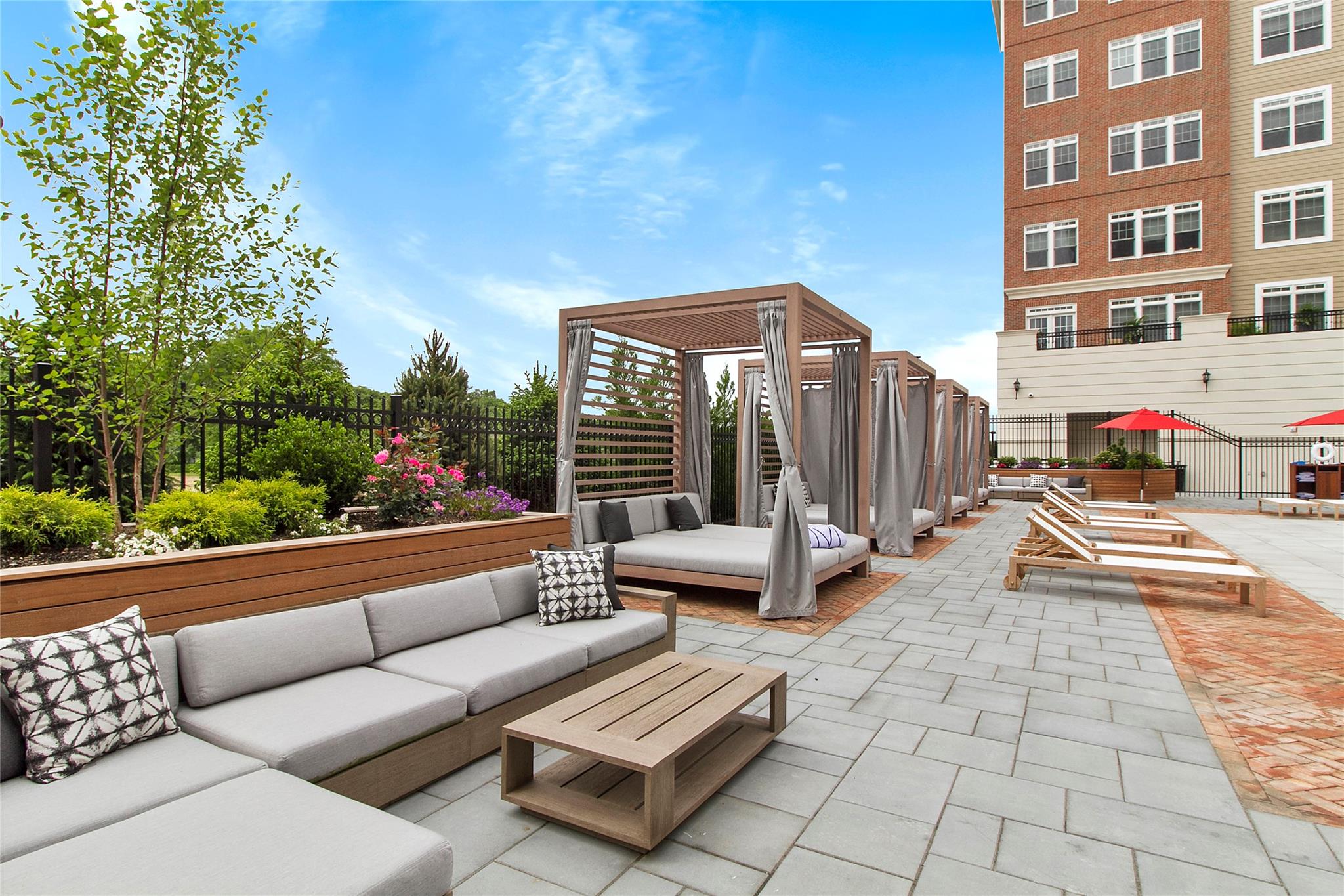 990 Corporate Drive # 327, Westbury, NY 11590