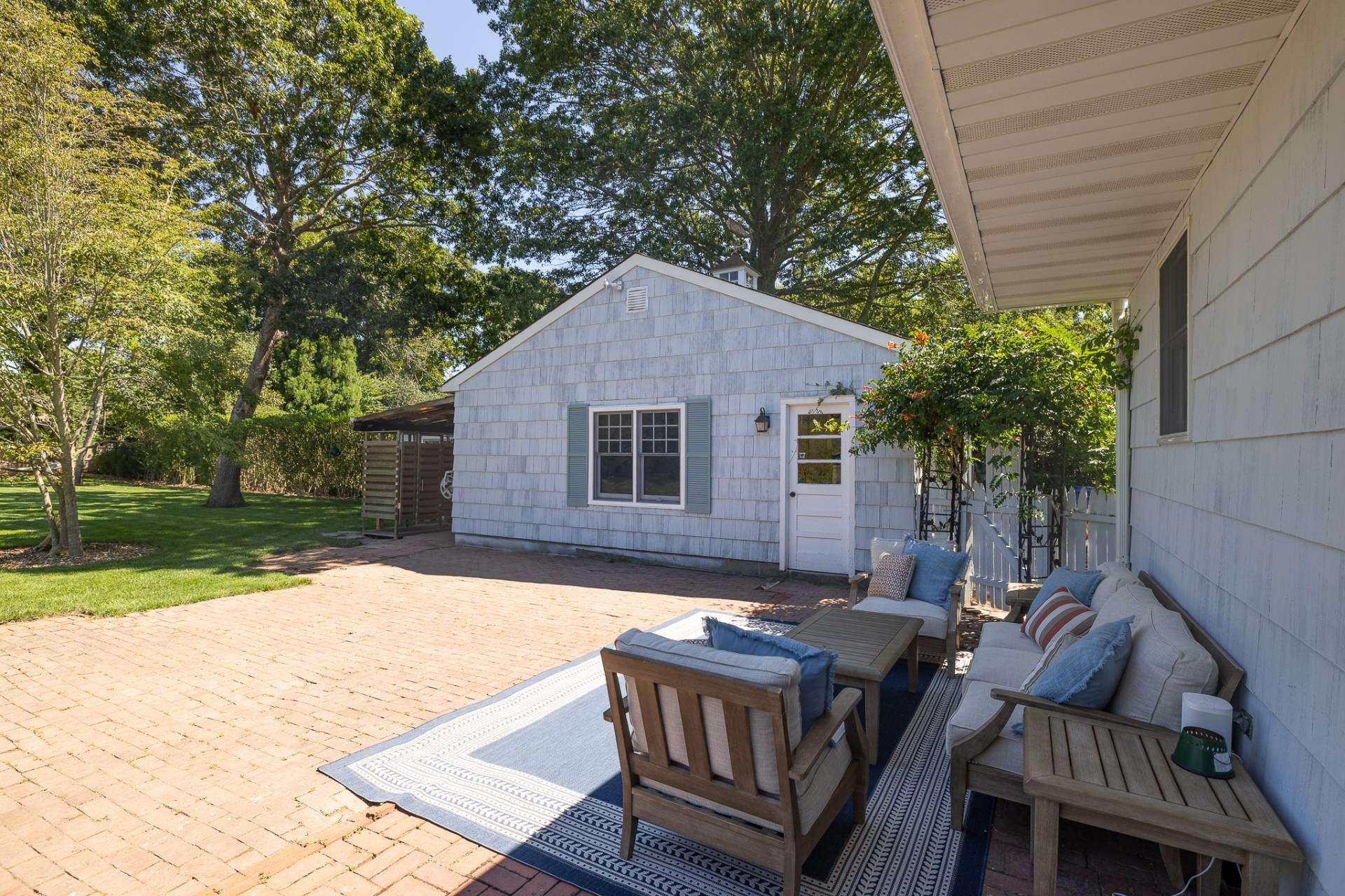 84 Meadow Way, East Hampton, NY 11937