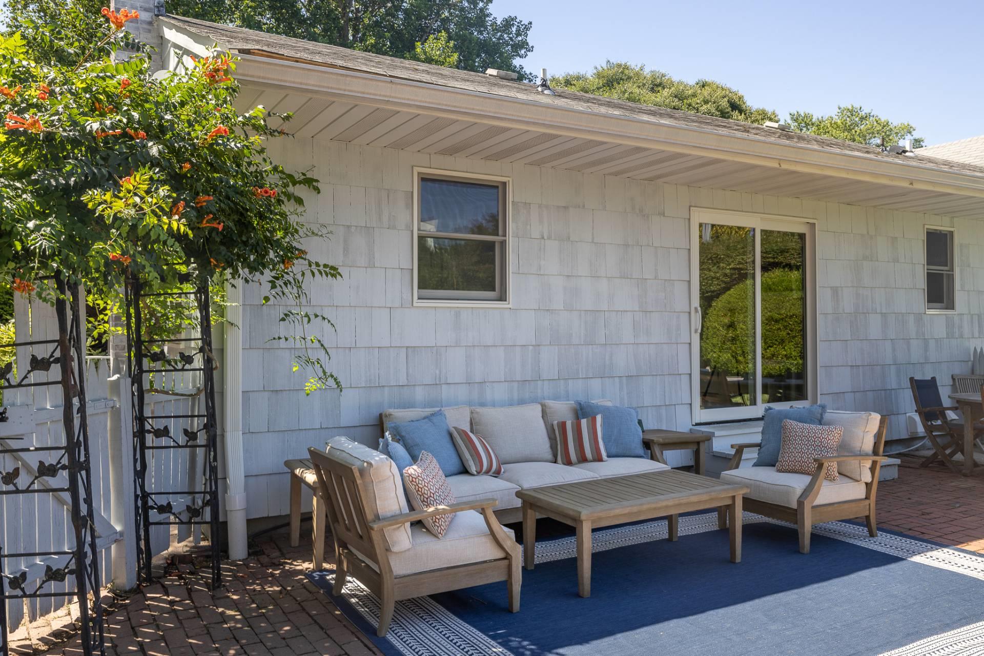 84 Meadow Way, East Hampton, NY 11937