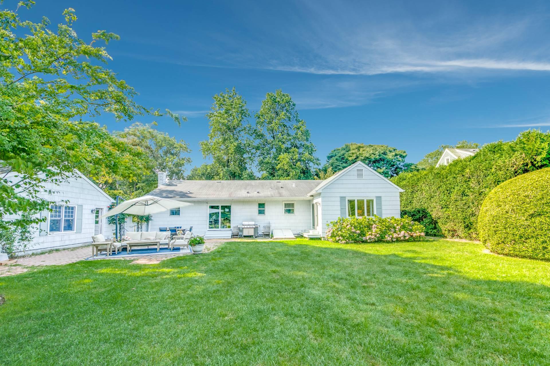 84 Meadow Way, East Hampton, NY 11937