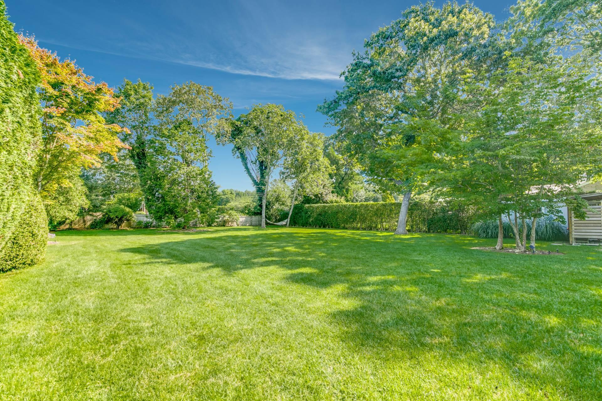 84 Meadow Way, East Hampton, NY 11937