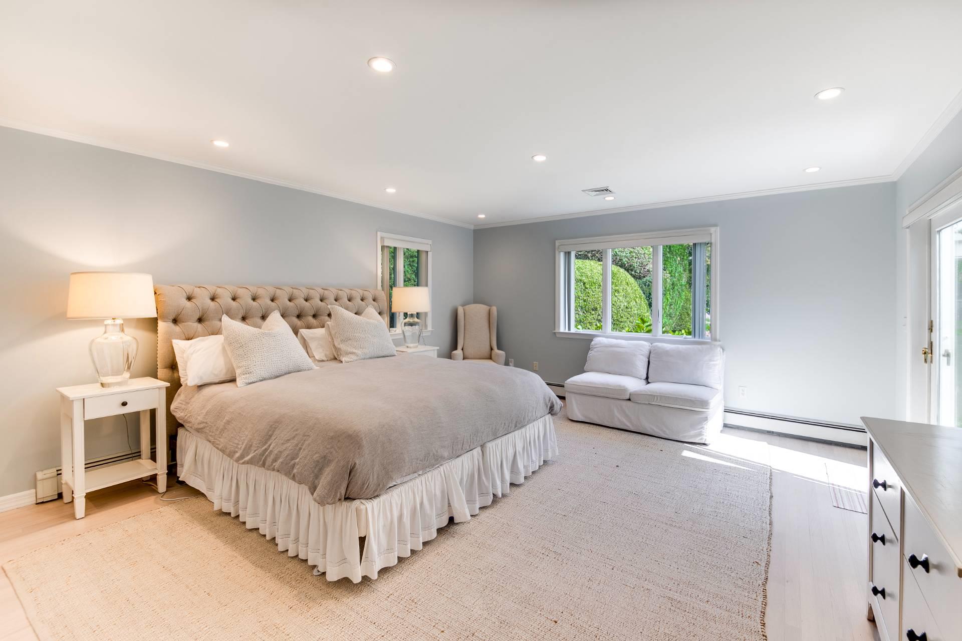 84 Meadow Way, East Hampton, NY 11937