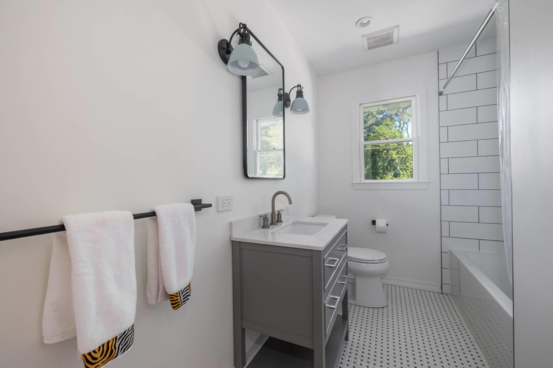 84 Meadow Way, East Hampton, NY 11937