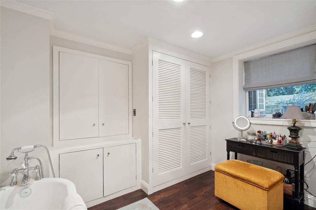 54 Prospect Avenue # Lower level, Sea Cliff, NY 11579