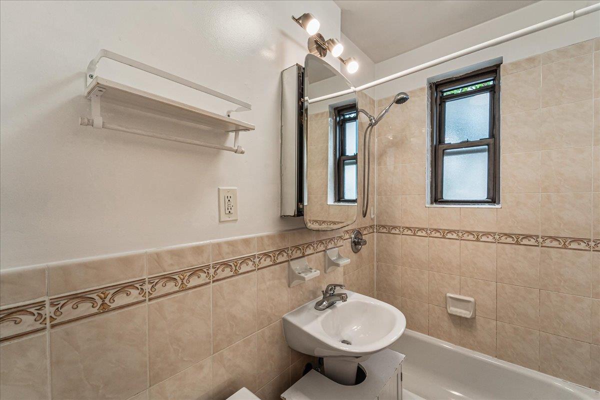 2137 33rd Street # 3D, Astoria, NY 11105