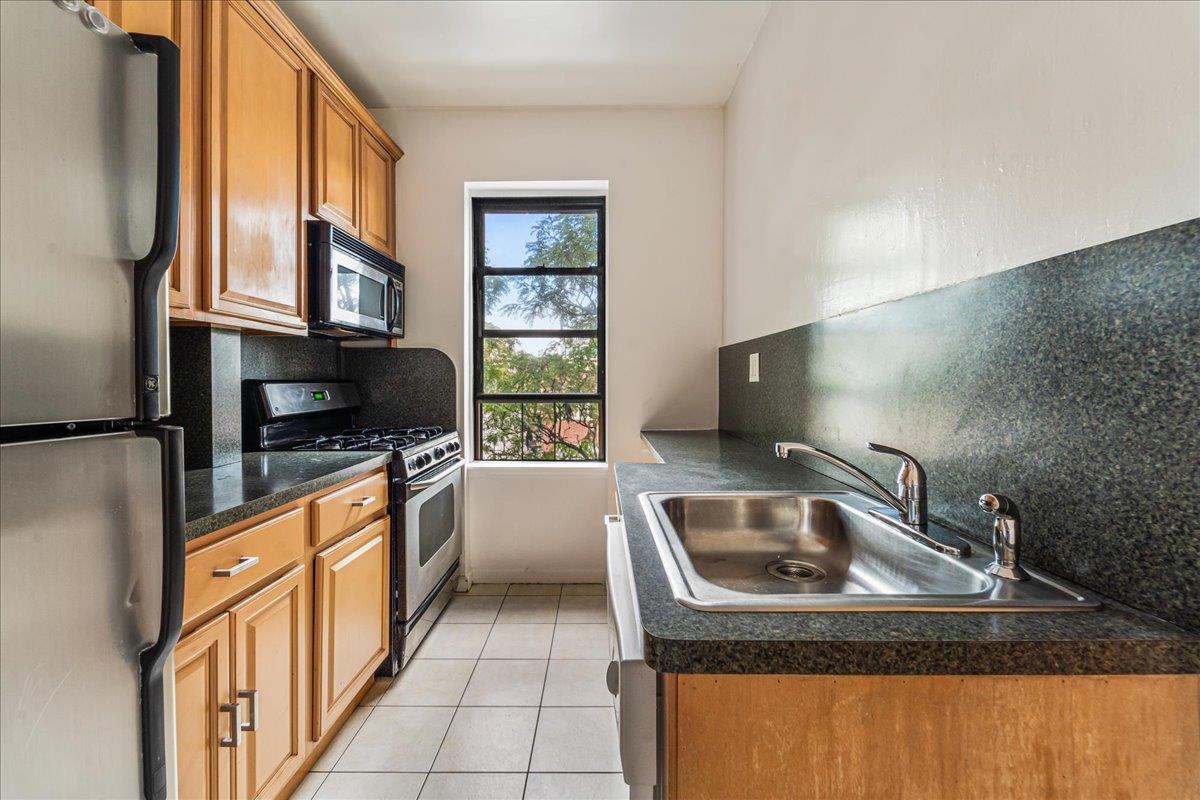 2137 33rd Street # 3D, Astoria, NY 11105