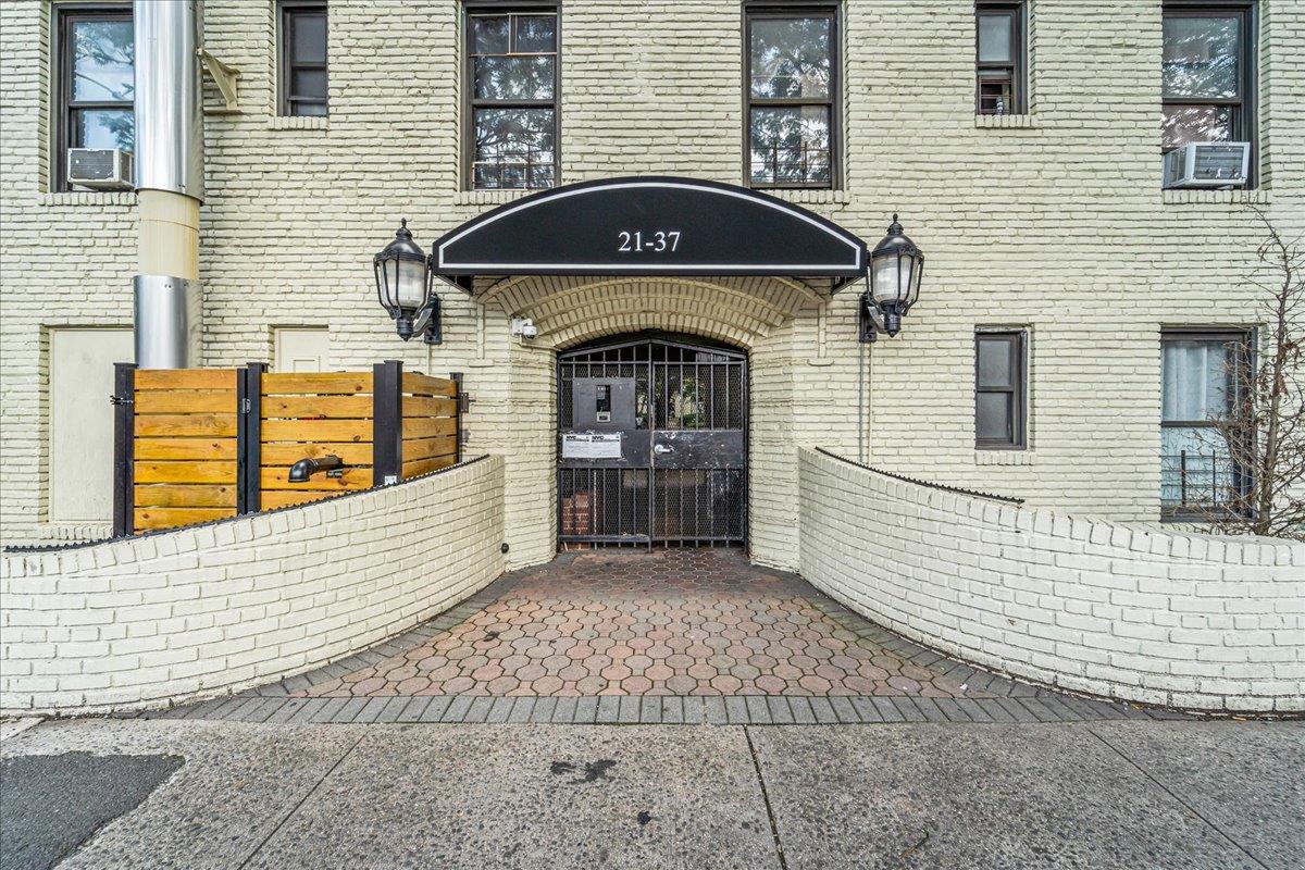 2137 33rd Street # 3D, Astoria, NY 11105