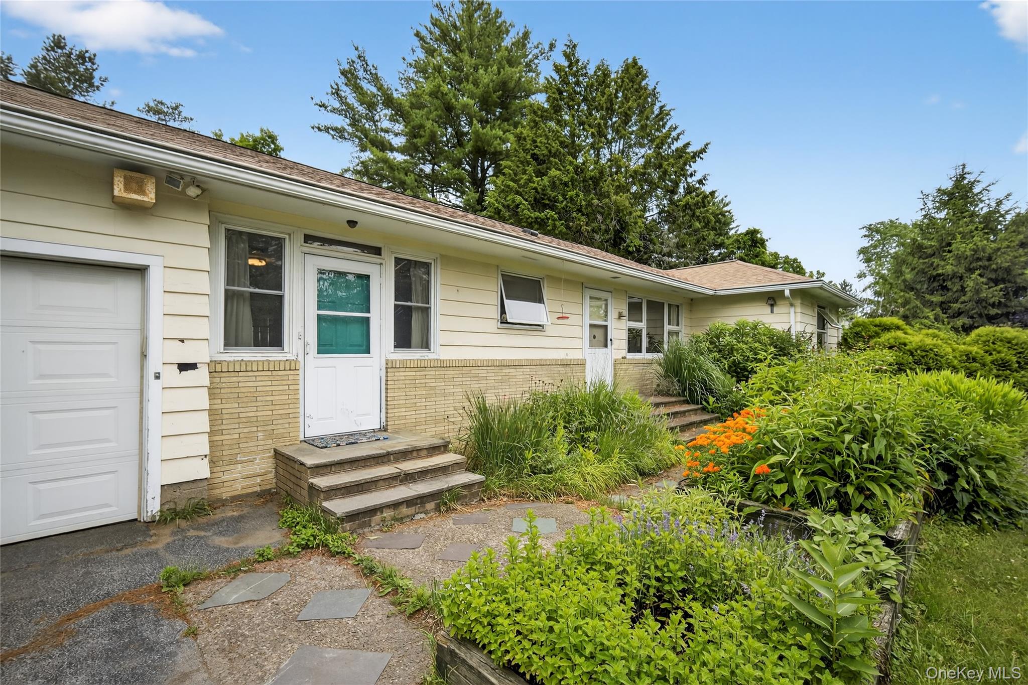 7641 N Broadway, Red Hook, NY 12571