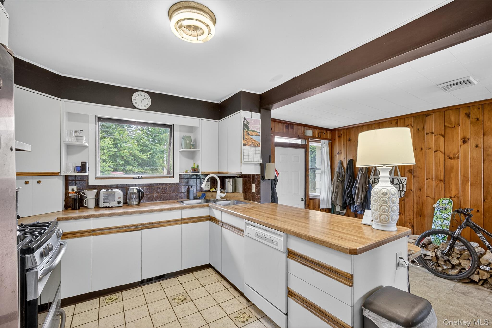 7641 N Broadway, Red Hook, NY 12571