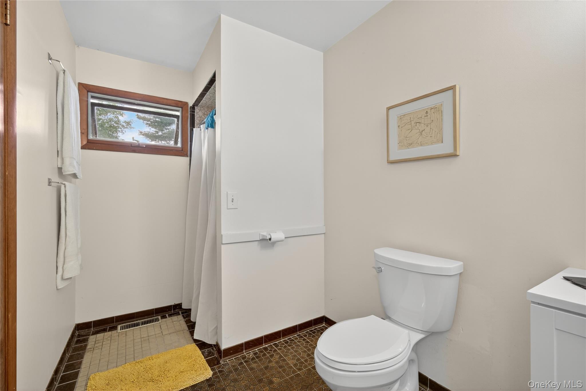 7641 N Broadway, Red Hook, NY 12571