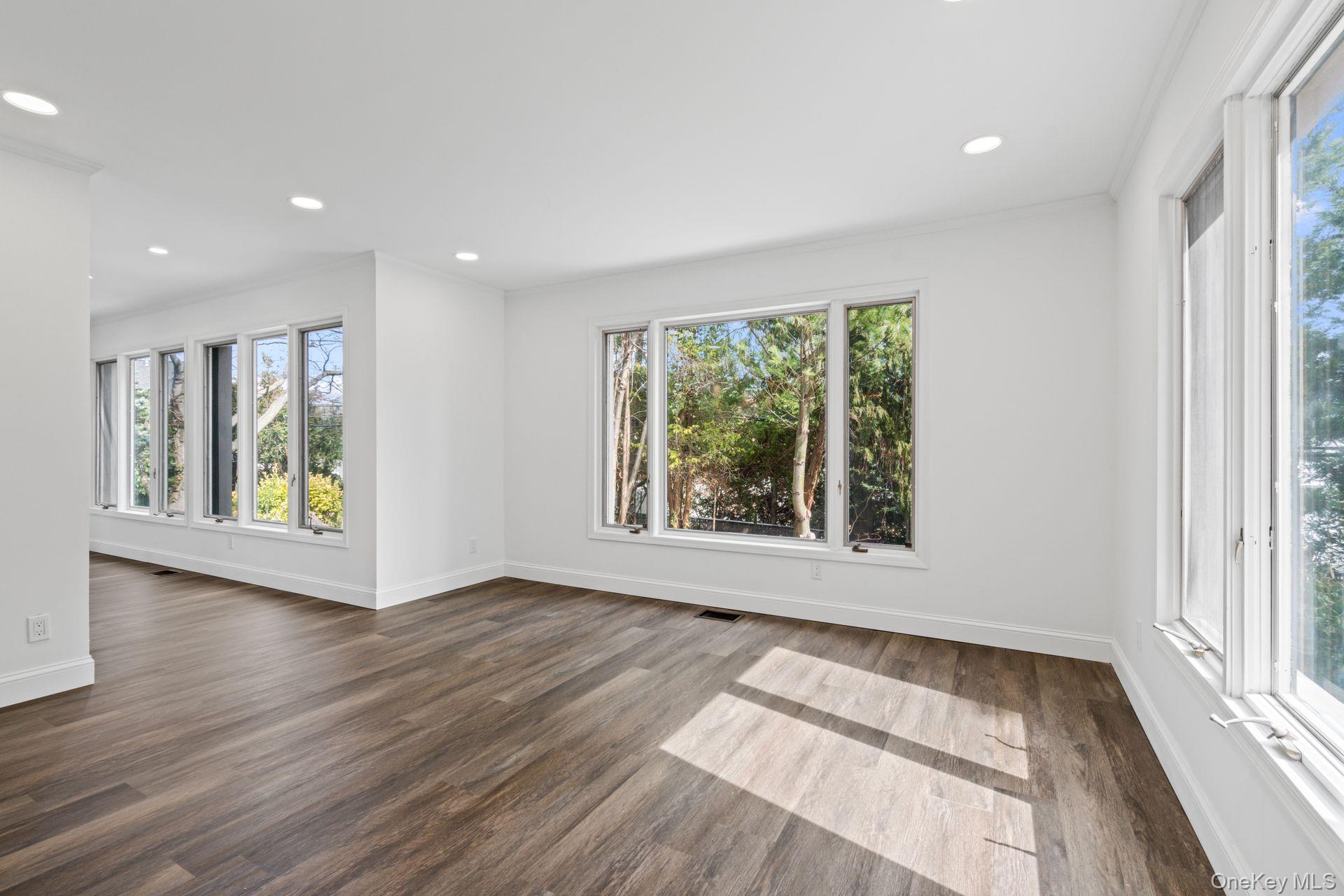 12 Foxhurst Court, Manhasset Hills, NY 11040