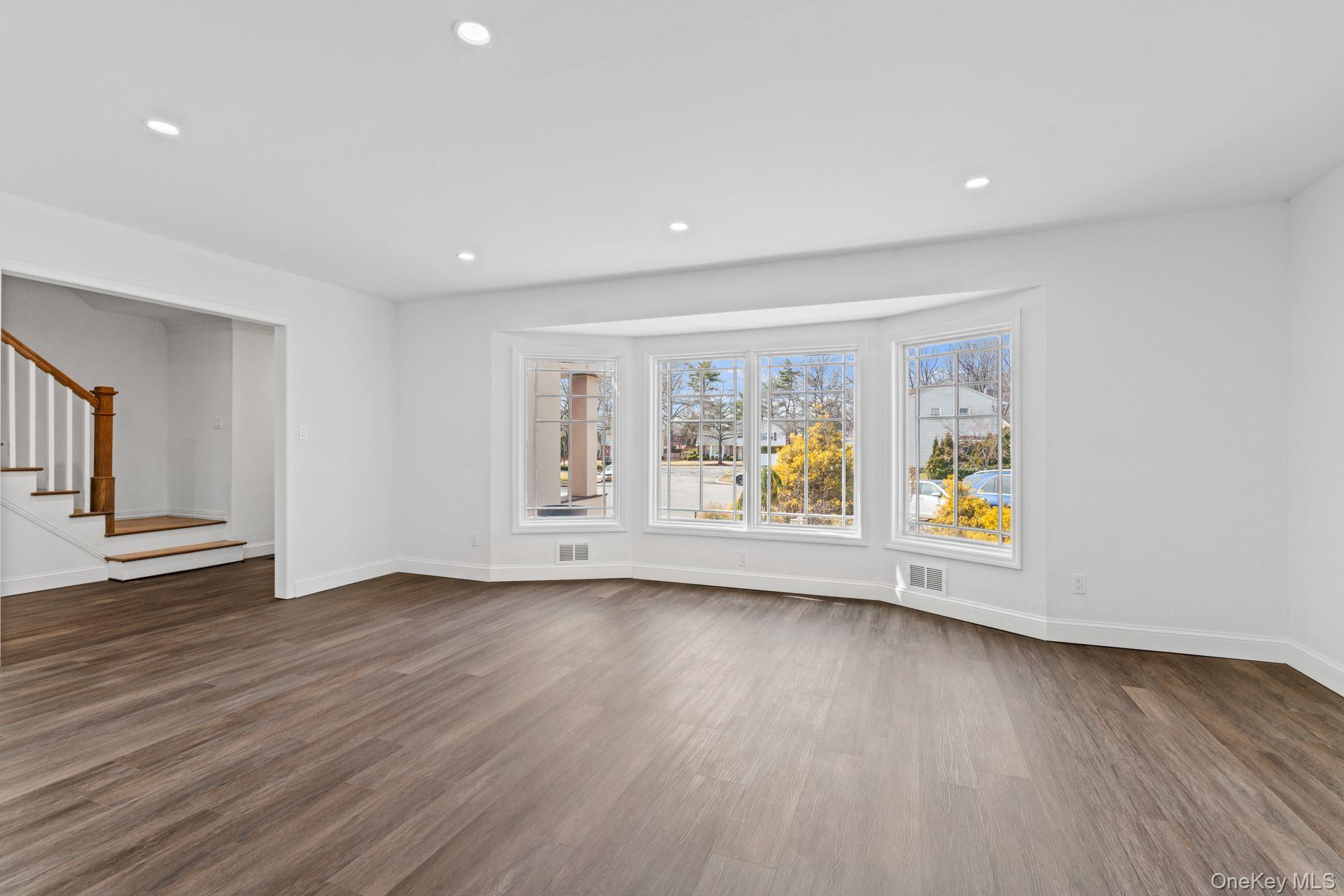 12 Foxhurst Court, Manhasset Hills, NY 11040