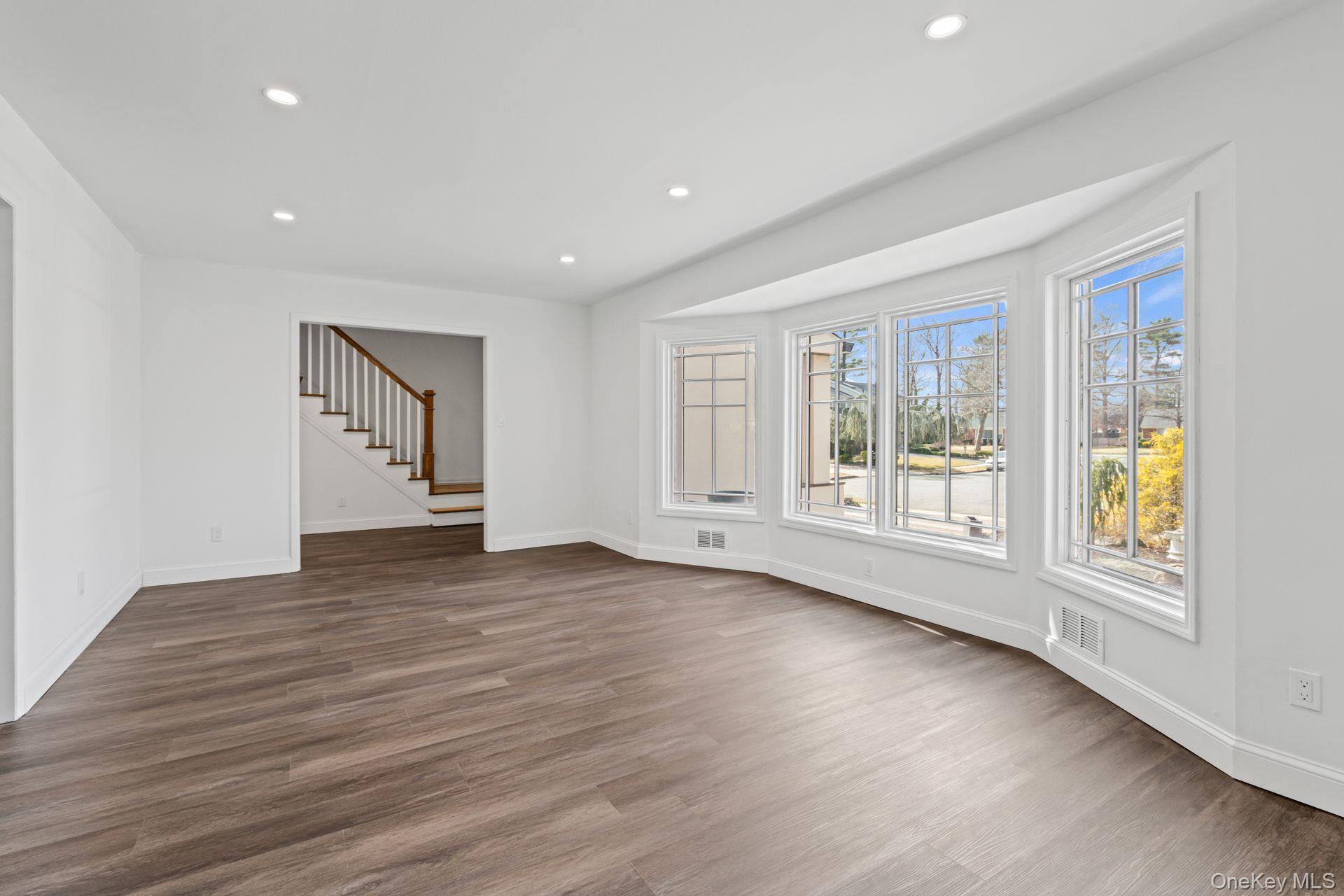 12 Foxhurst Court, Manhasset Hills, NY 11040