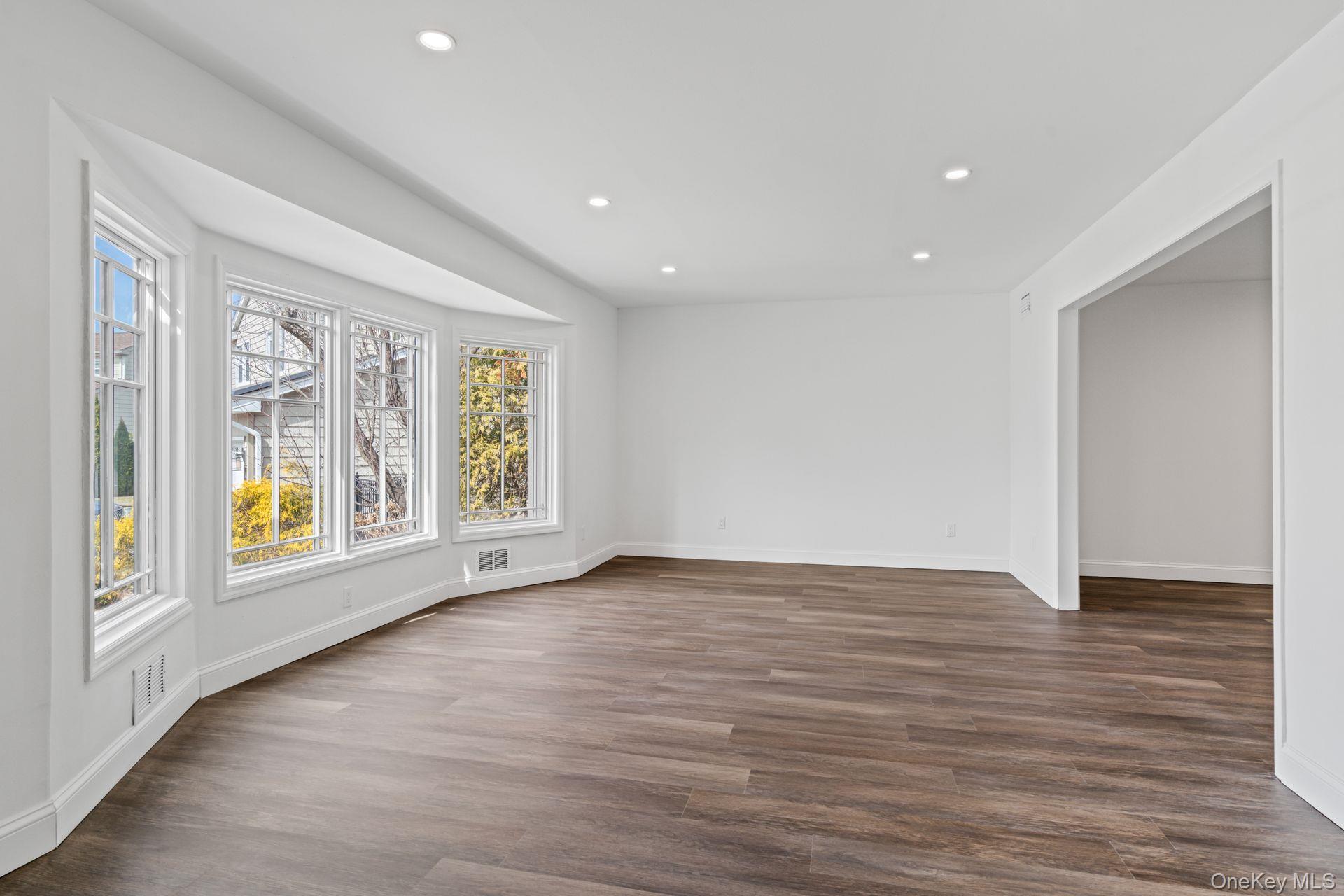 12 Foxhurst Court, Manhasset Hills, NY 11040