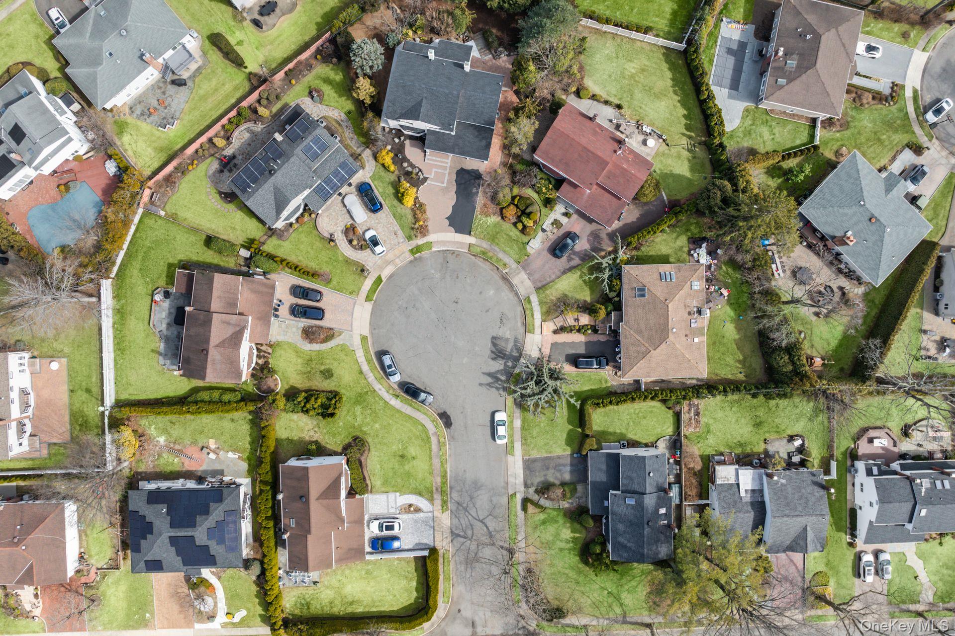 12 Foxhurst Court, Manhasset Hills, NY 11040