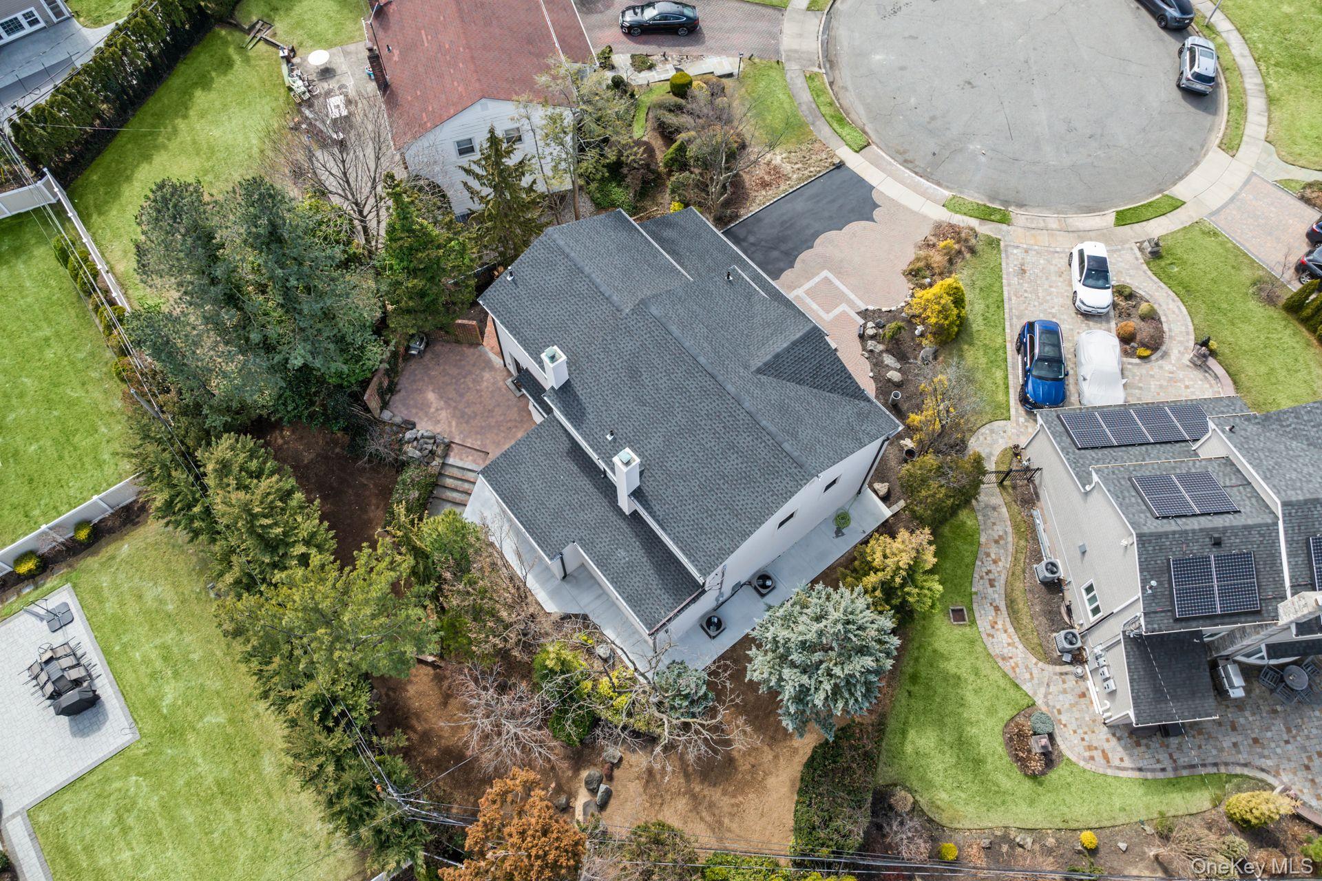 12 Foxhurst Court, Manhasset Hills, NY 11040