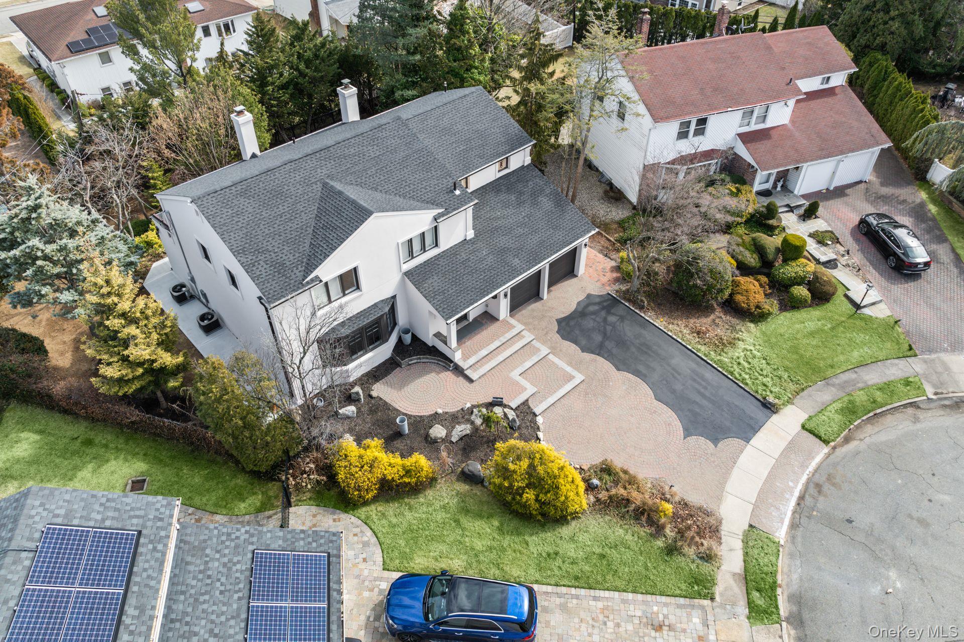 12 Foxhurst Court, Manhasset Hills, NY 11040