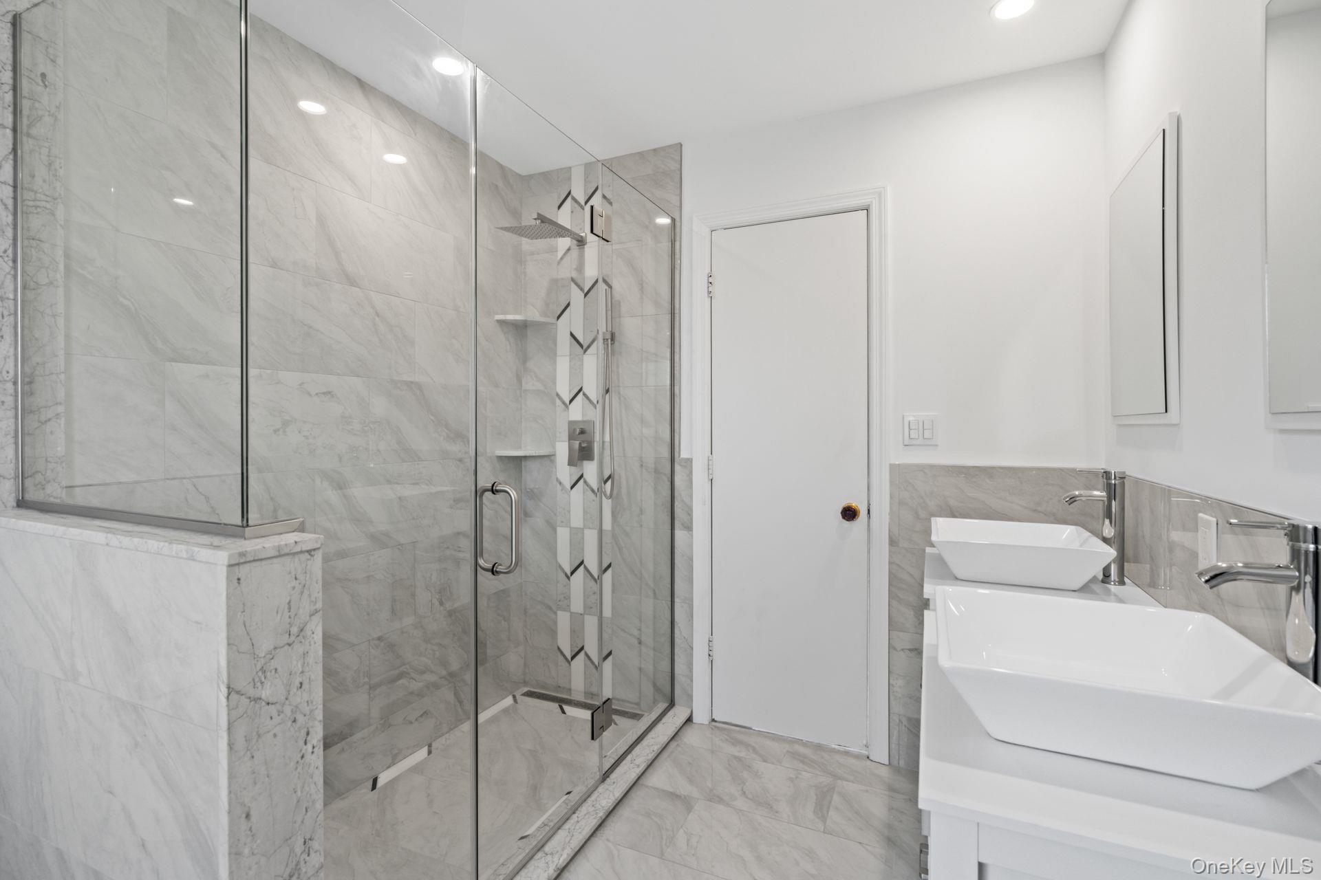 12 Foxhurst Court, Manhasset Hills, NY 11040