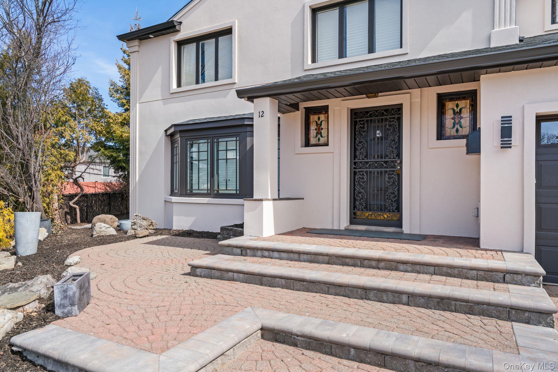 12 Foxhurst Court, Manhasset Hills, NY 11040