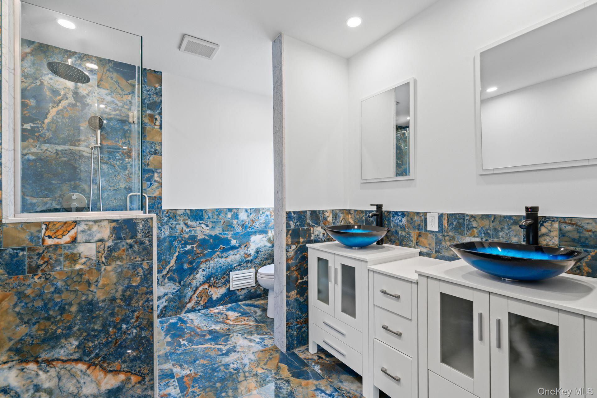 12 Foxhurst Court, Manhasset Hills, NY 11040