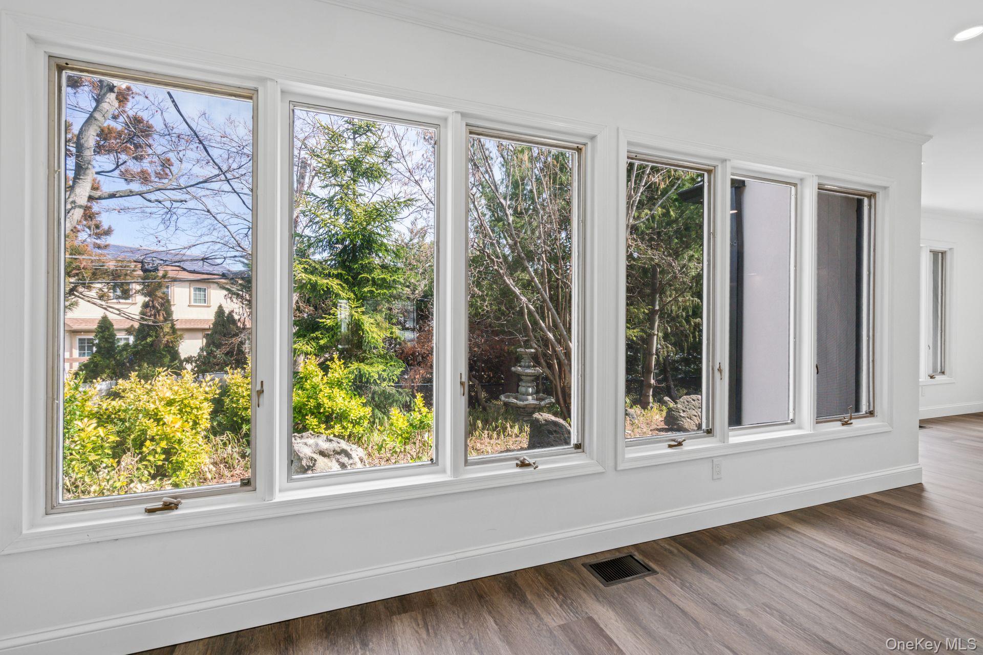 12 Foxhurst Court, Manhasset Hills, NY 11040