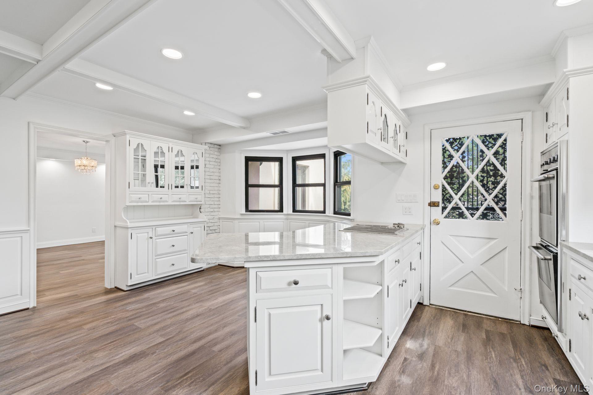 12 Foxhurst Court, Manhasset Hills, NY 11040